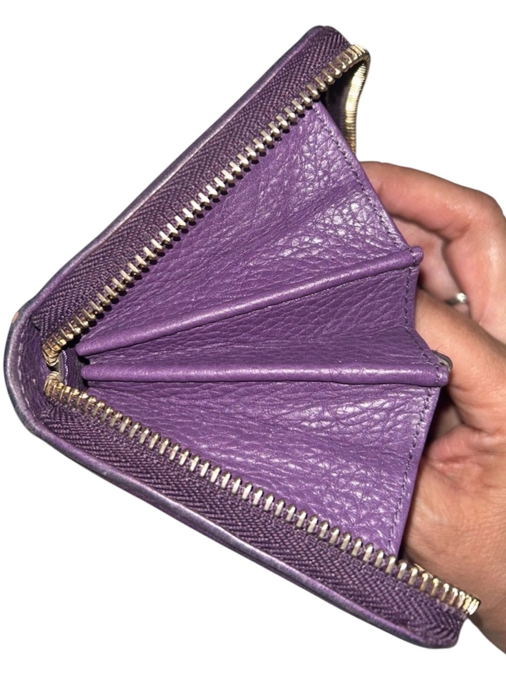 Gucci Purple Embossed Leather Zip Wallet - Picture 5 of 9